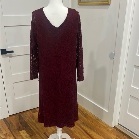 Lauren Ralph Lauren Elegant Burgundy Lace Dress - Picture 2 of 3